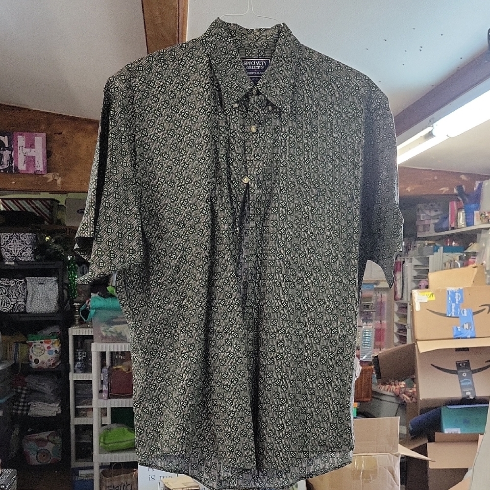 Specialty Collection Green Button Short Sleeve Shirt Meduim